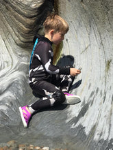 Load image into Gallery viewer, Boatilus Bioty Sandal Fuchsia
